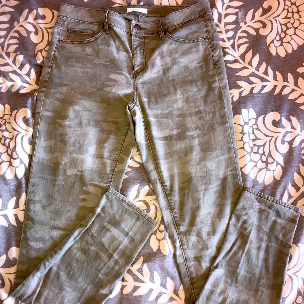 LOFT pants, camp print, size 8 TALL